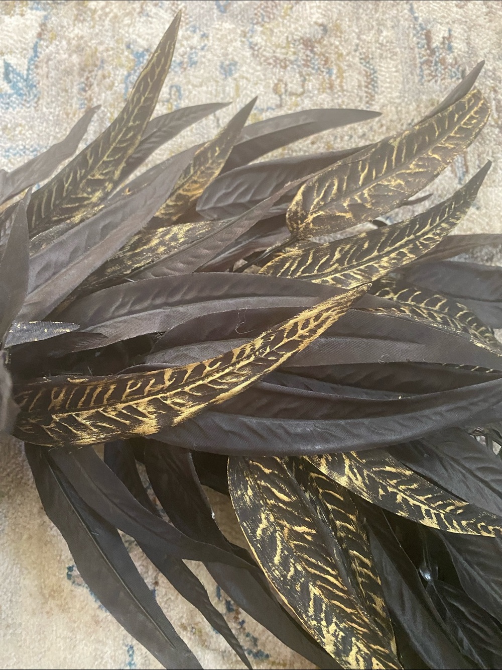 NWT BLACK AND GOLD RAVEN FEATHER HALLOWEEN WREATH